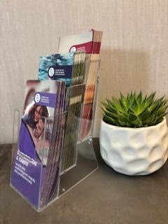 Présentoir accompagné de 50 dépliants de chaque thème